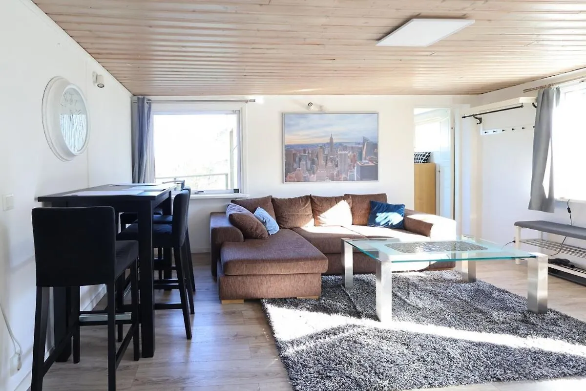 5 Beds - Premium Home - Free Parking - Wifi contacts